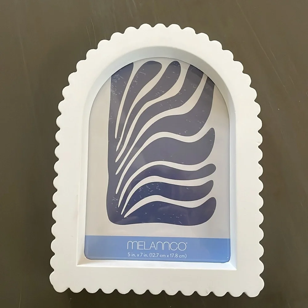 NWT Melannco white Eavy Arch 5”X 7” desk frame